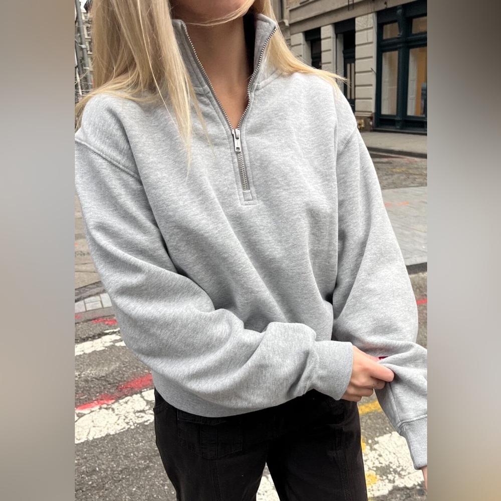 Brandy Melville Missy Light Gray Half-Zip Sweatshirt